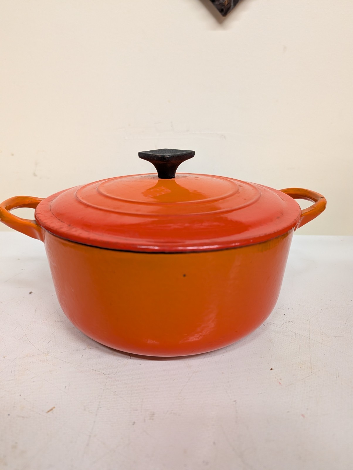 Vtg 50-60’s Le CREUSET Cast Iron Flame Orange Dutch Oven “C” 2.5 Qt France