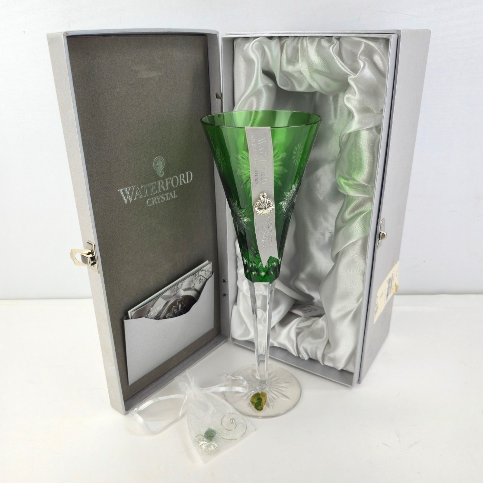 WATERFORD CRYSTAL SNOWFLAKE WISHES COURAGE EMERALD CHAMPAGNE FLUTE W/CHARM 2012