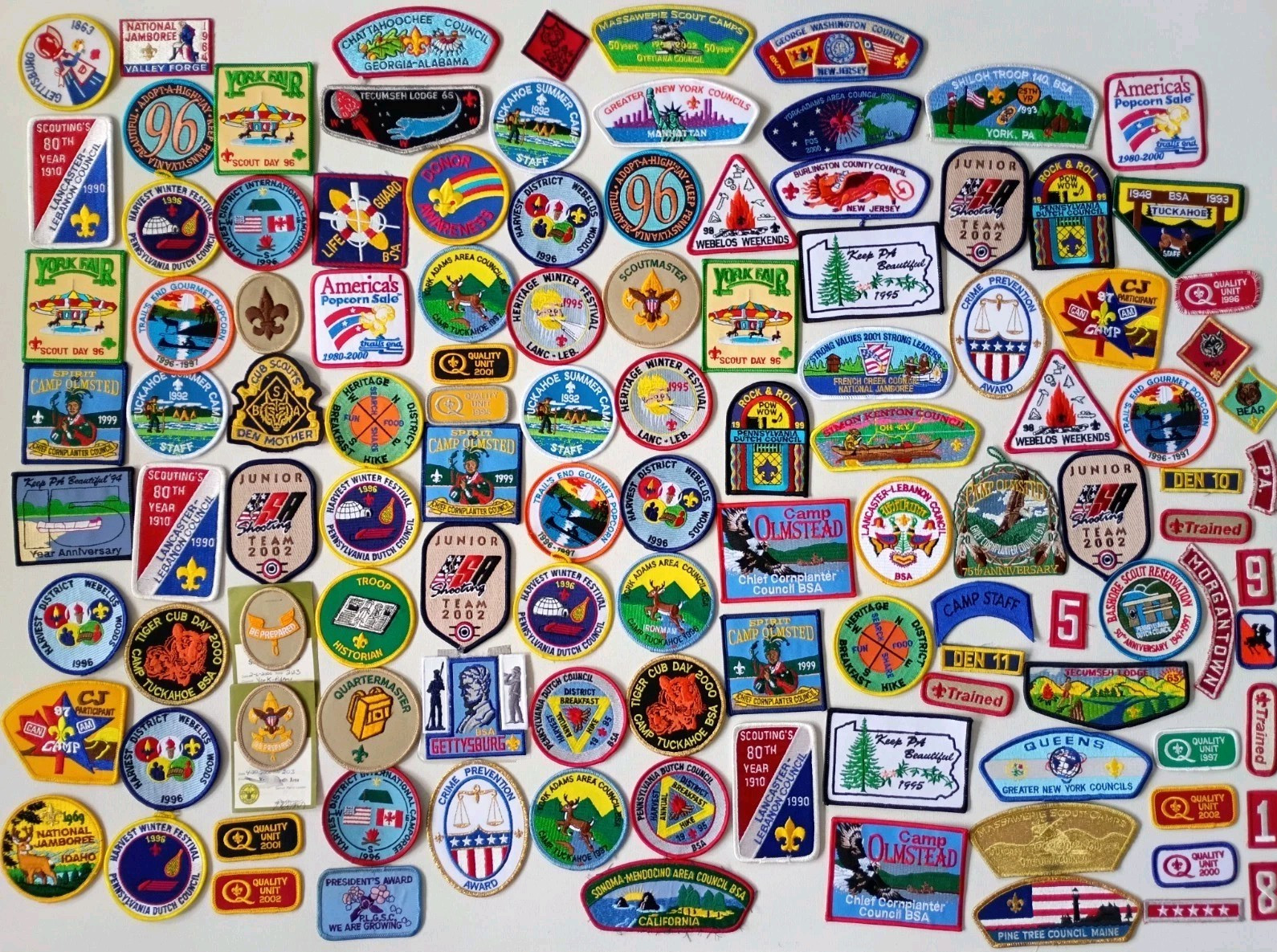 LARGE LOT OF 115 VINTAGE MOSTLY BOY SCOUTS OF AMERICA BSA MIXED PATCHES