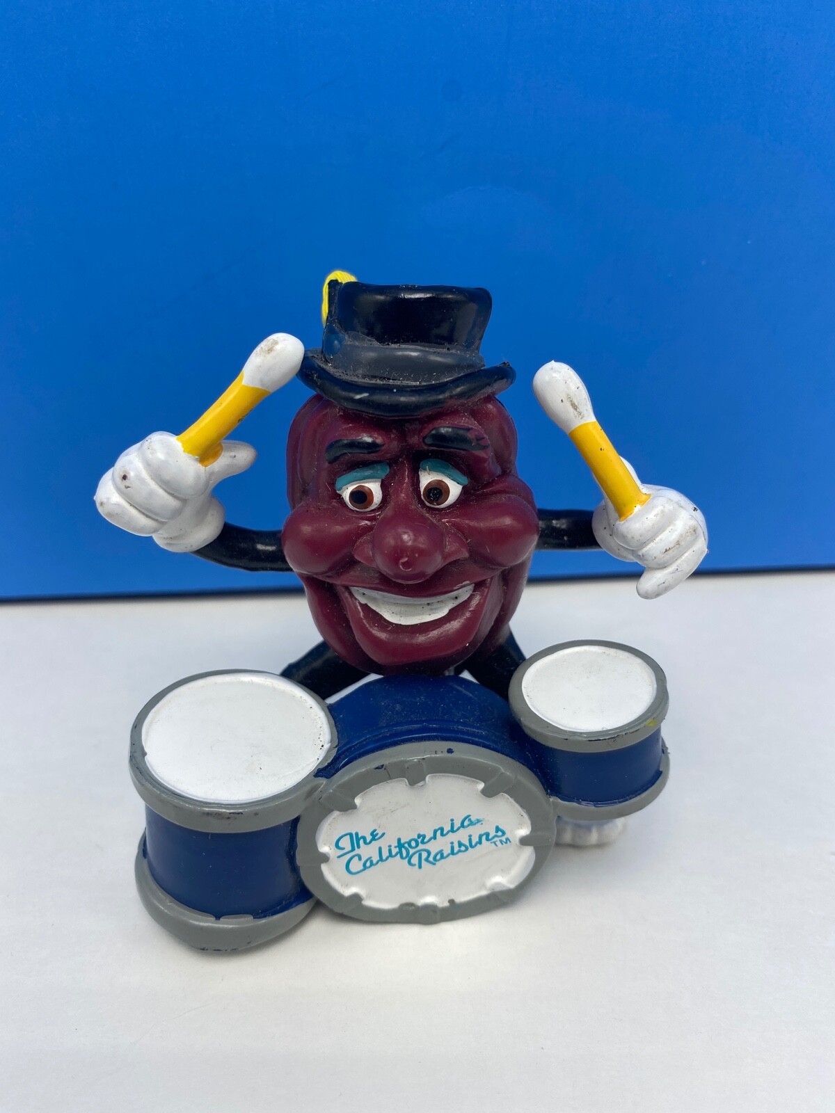 Vintage 1988 California Raisins playing the drums figurine black / yellow hat 