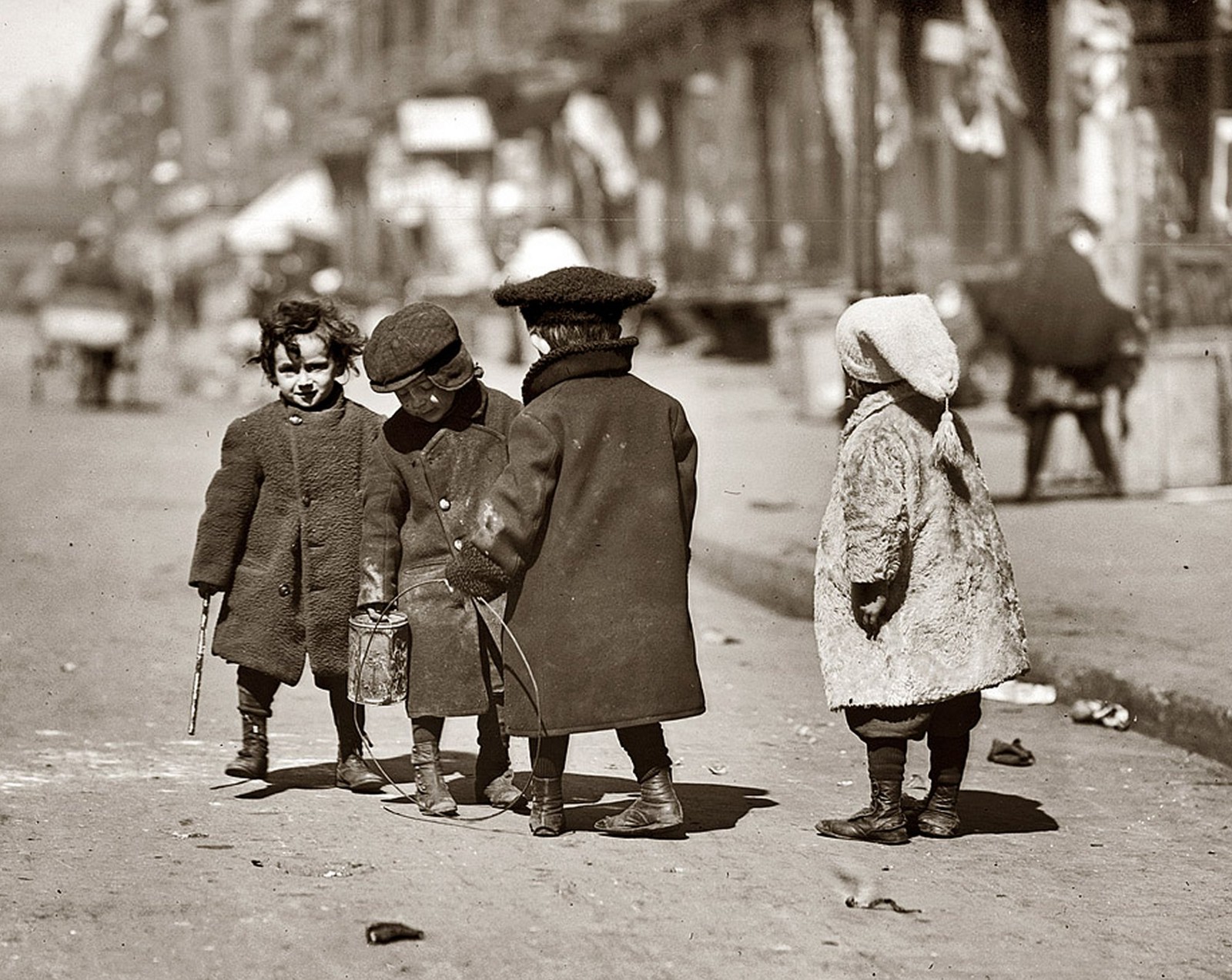 1909 CHILDREN AT PLAY in the Streets of NEW YORK Photo  (198-o)