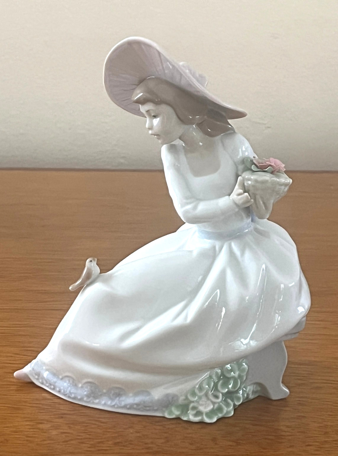 NAO by LLADRO THE NIGHTINGALE SONG #1345 PORCELAINE FIGURINE