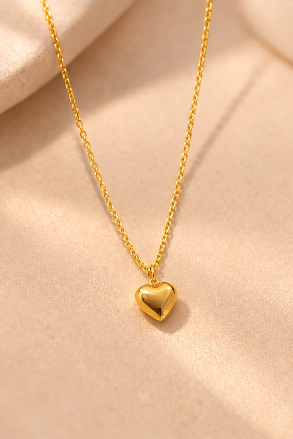 Classic Heart Pendant with 18