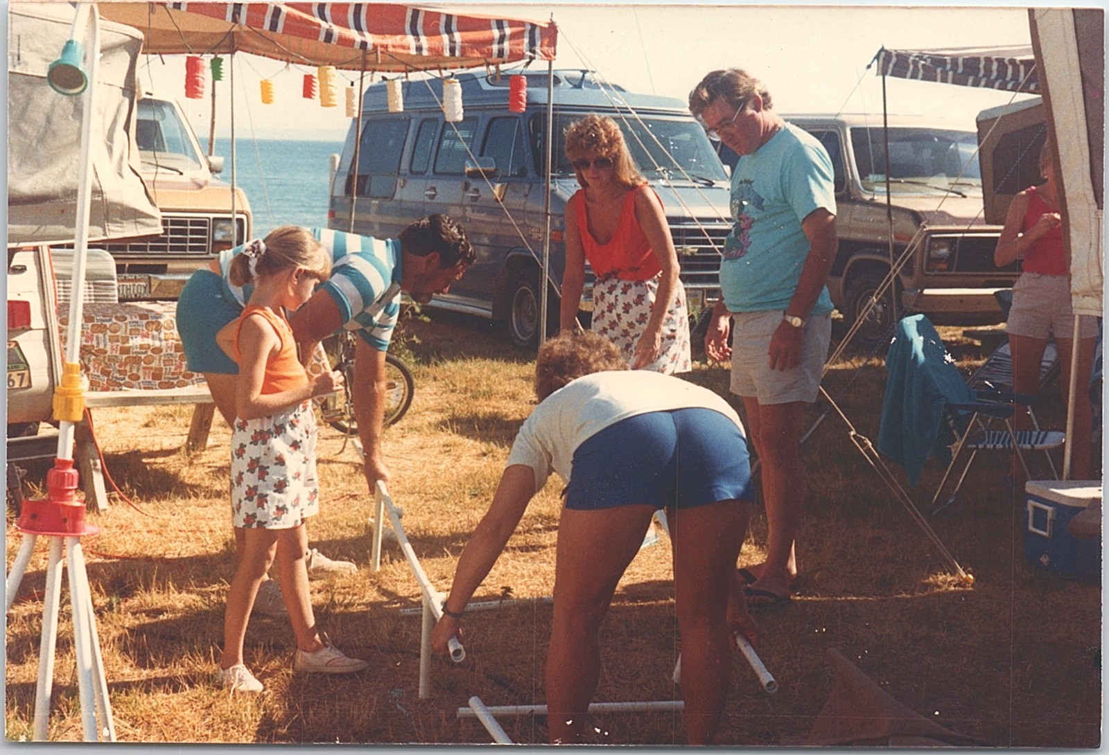 Vtg 1980s Found Photo Florida Fans Camping in California Nice Butt Snapshot