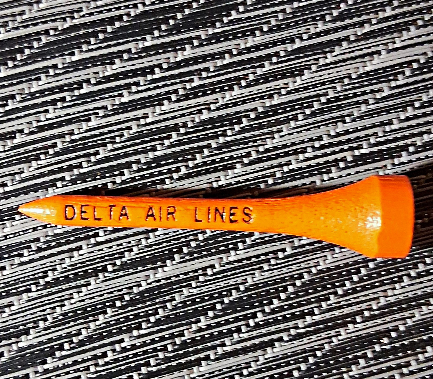 Delta Air Lines Orange Golf Tee Airline Collectible Item