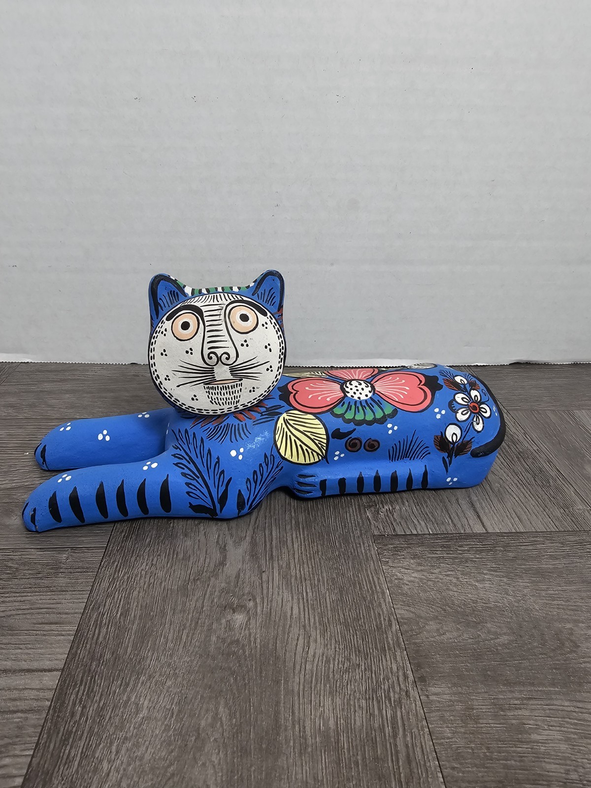 HDA UXMAL Hand painted Folkart Mexican Pottery Sitting Cat Head Turned to Side