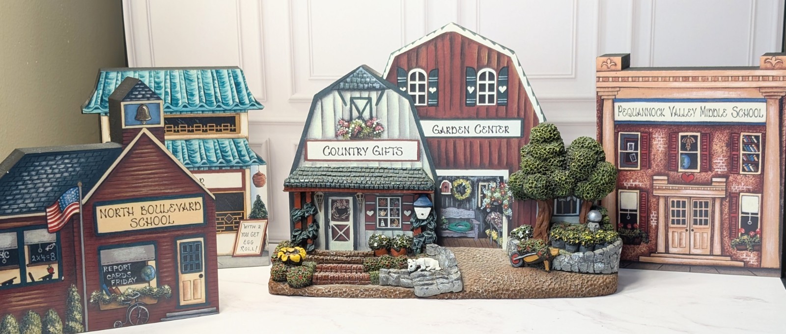 4 Brandywine Woodcrafts House Shelf Sitter Garden Ctr Country Gifts 2 Schools
