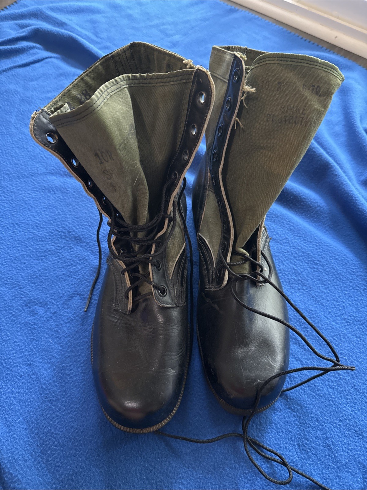 VINTAGE 1968 US ARMY VIETNAM WAR ERA BATA JUNGLE BOOTS - SIZE 10R