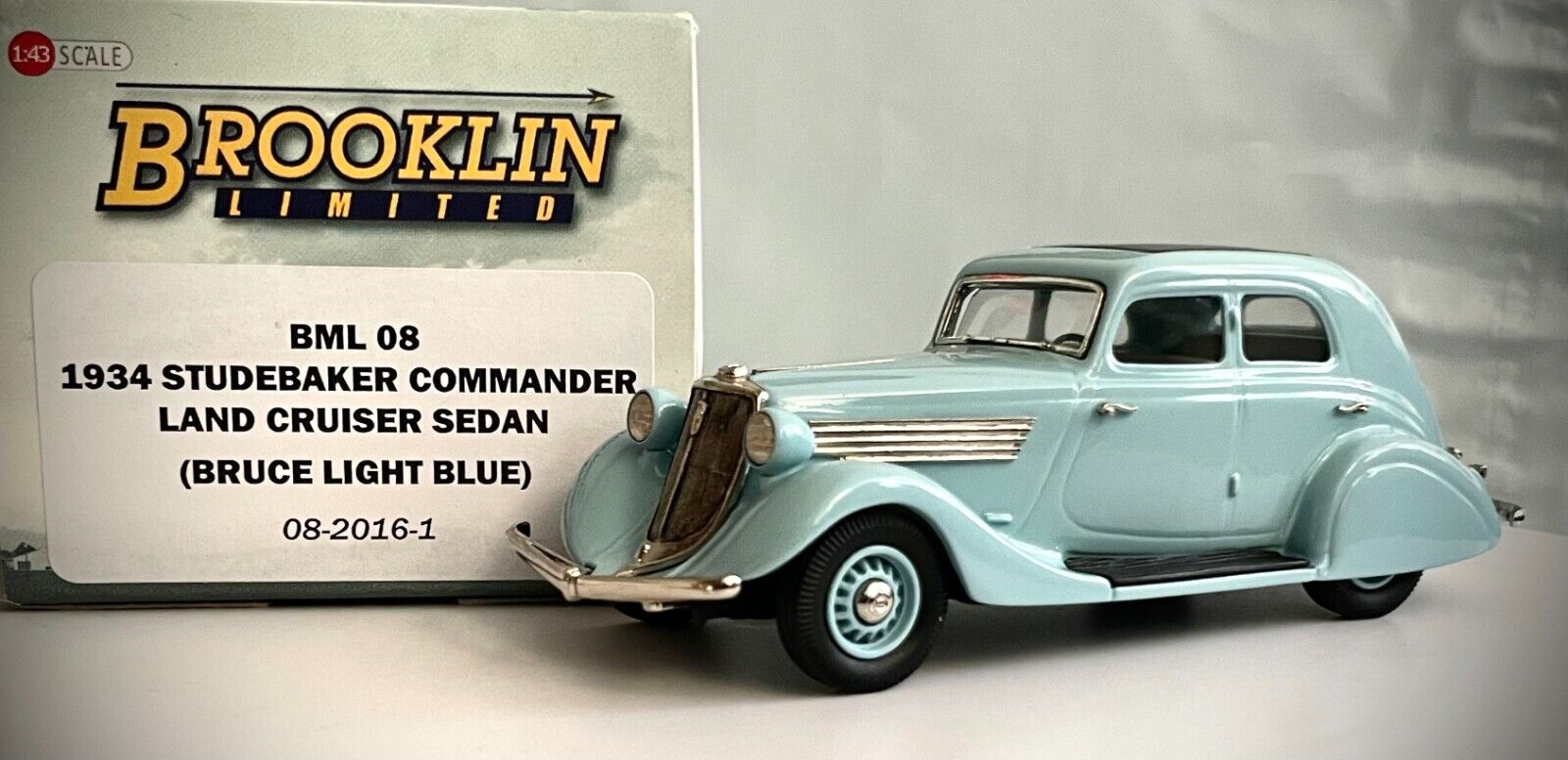 Brooklin BML 08- 1934 Studebaker Commander Land-Cruiser Sedan (Bruce Light Blue)
