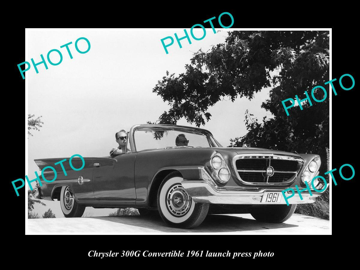 OLD POSTCARD SIZE PHOTO OF CHRYSLER 300G CONVERTIBLE 1961 LAUNCH PRESS PHOTO 2
