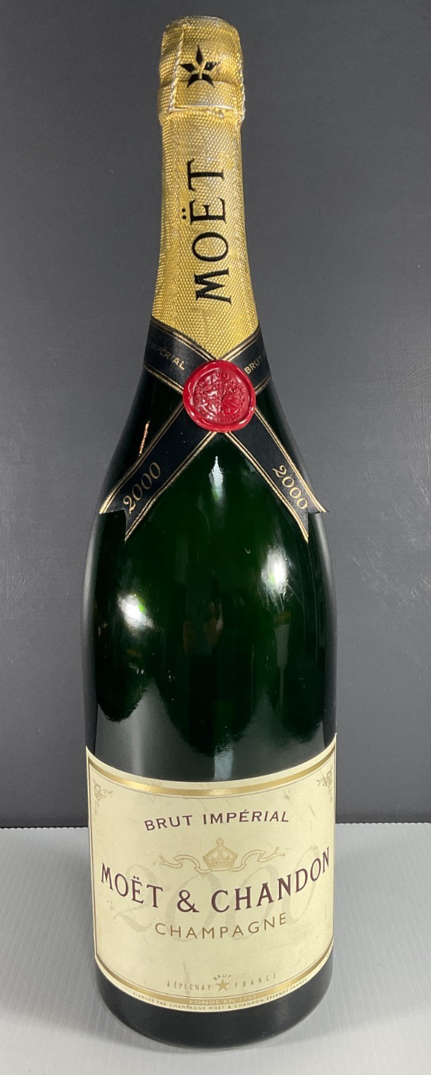 Moet & Chandon Champagne Oversize Display Bottle Jeroboam 2000 Vintage