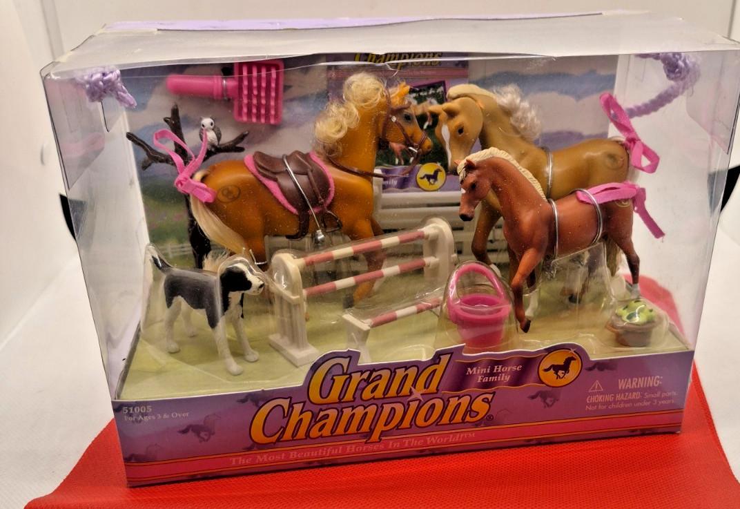 VIntage Grand Champions Mini Horse Family 51005 Boxed 3 Horses Dog Playset NIB