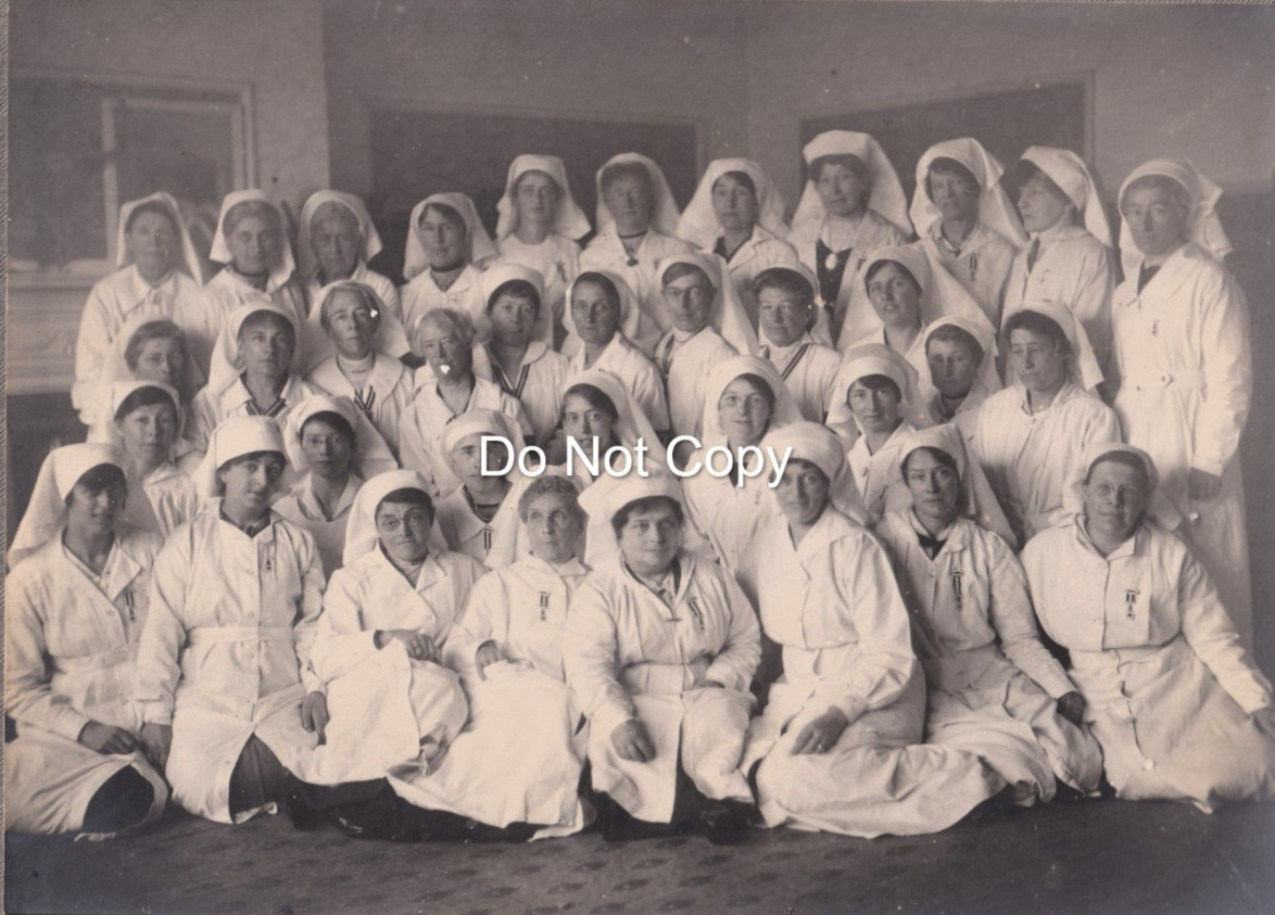 WW1 Named VAD Nurse Group Photo Muswell Hill War Hospital Bandage Room 1918