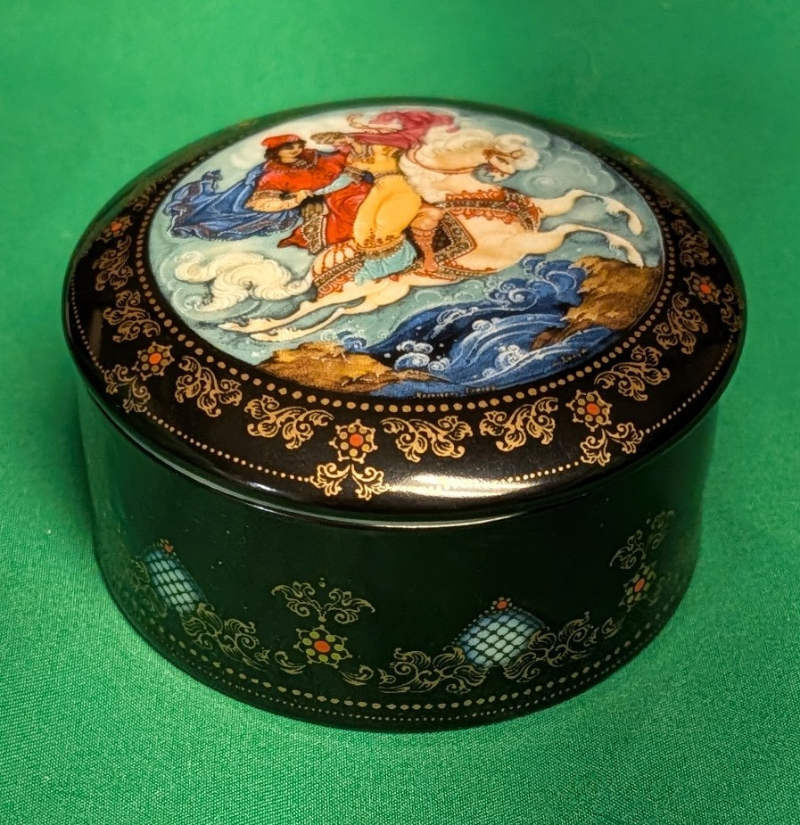 VINTAGE 1990 USSR BLACK PORCELAIN WORKING MUSIC BOX 
