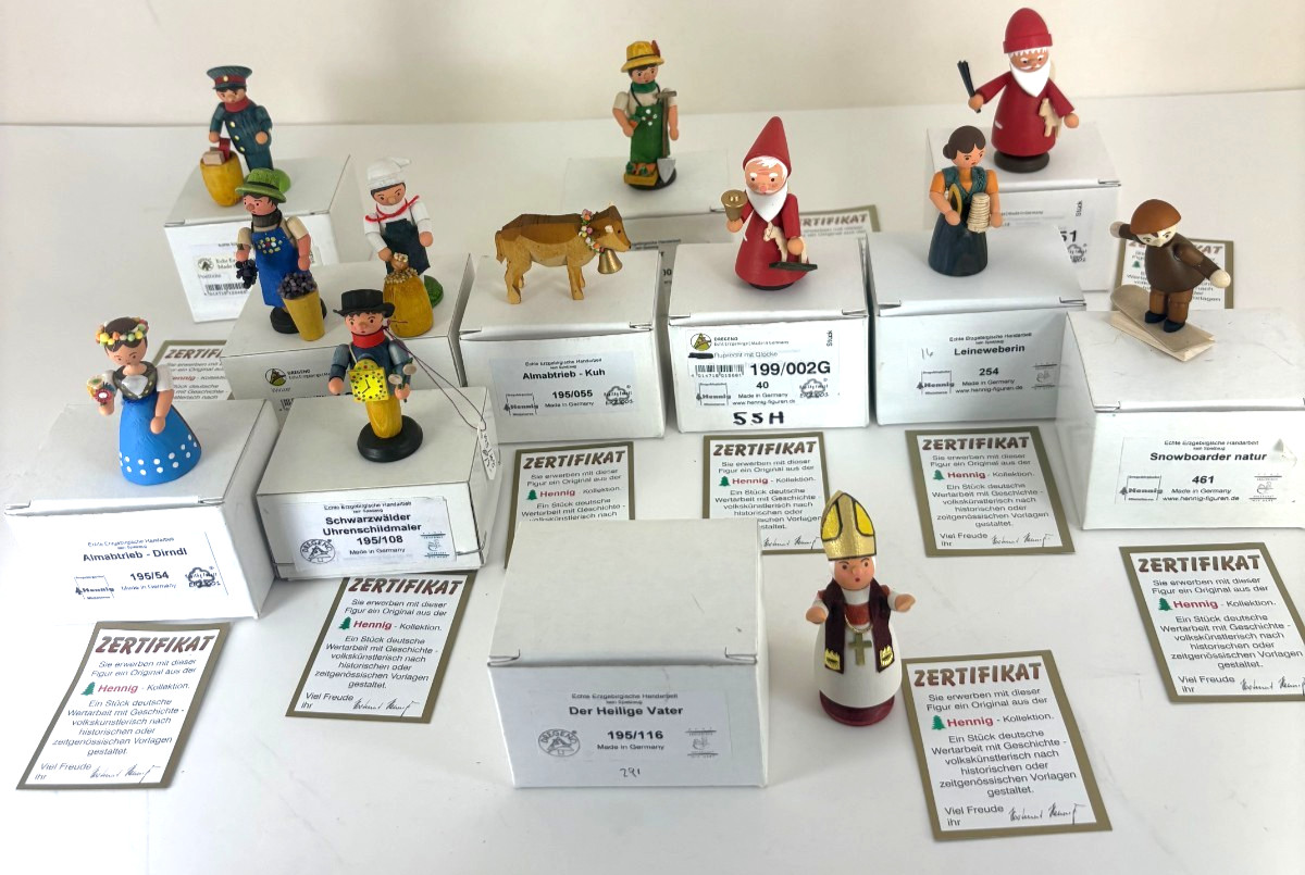 Lot Of 12 Erzgebirge German Hennig Small Folk Art Wood Figures With Boxes