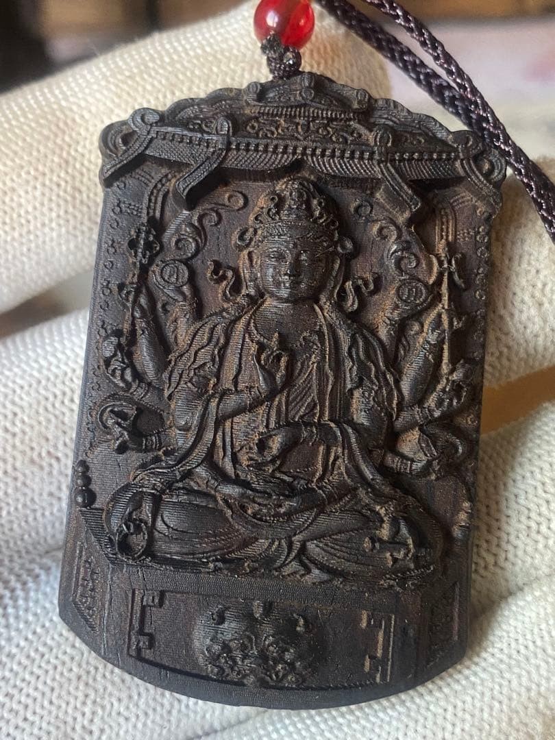Thousand-Armed Kannon Wood Carving Amulet Buddhist Sculpture 6cm Pendant Straps