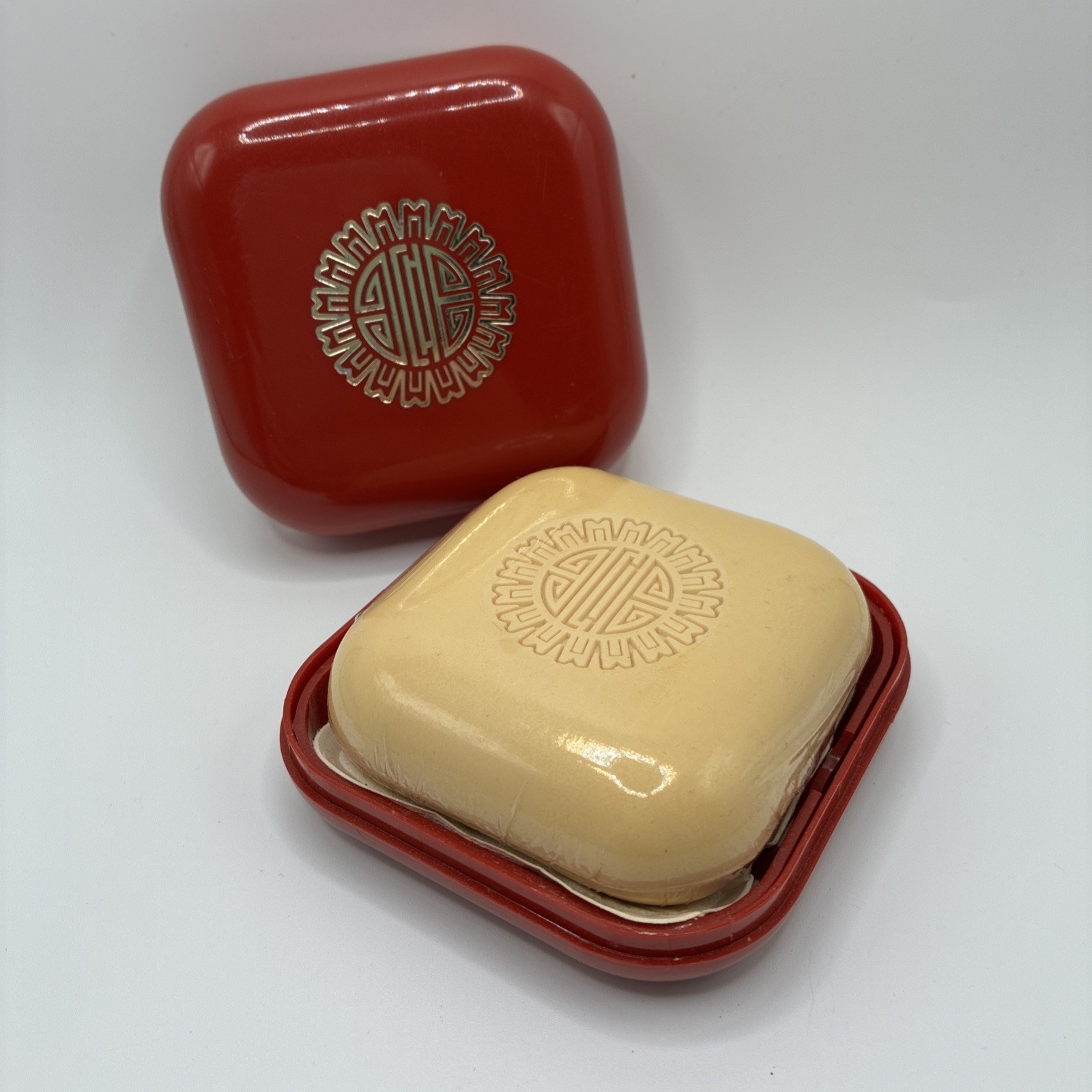 VTG Estee Lauder Cinnabar Soapbox Cake Soap 3.5 oz Fragrance Red Square w/ Case