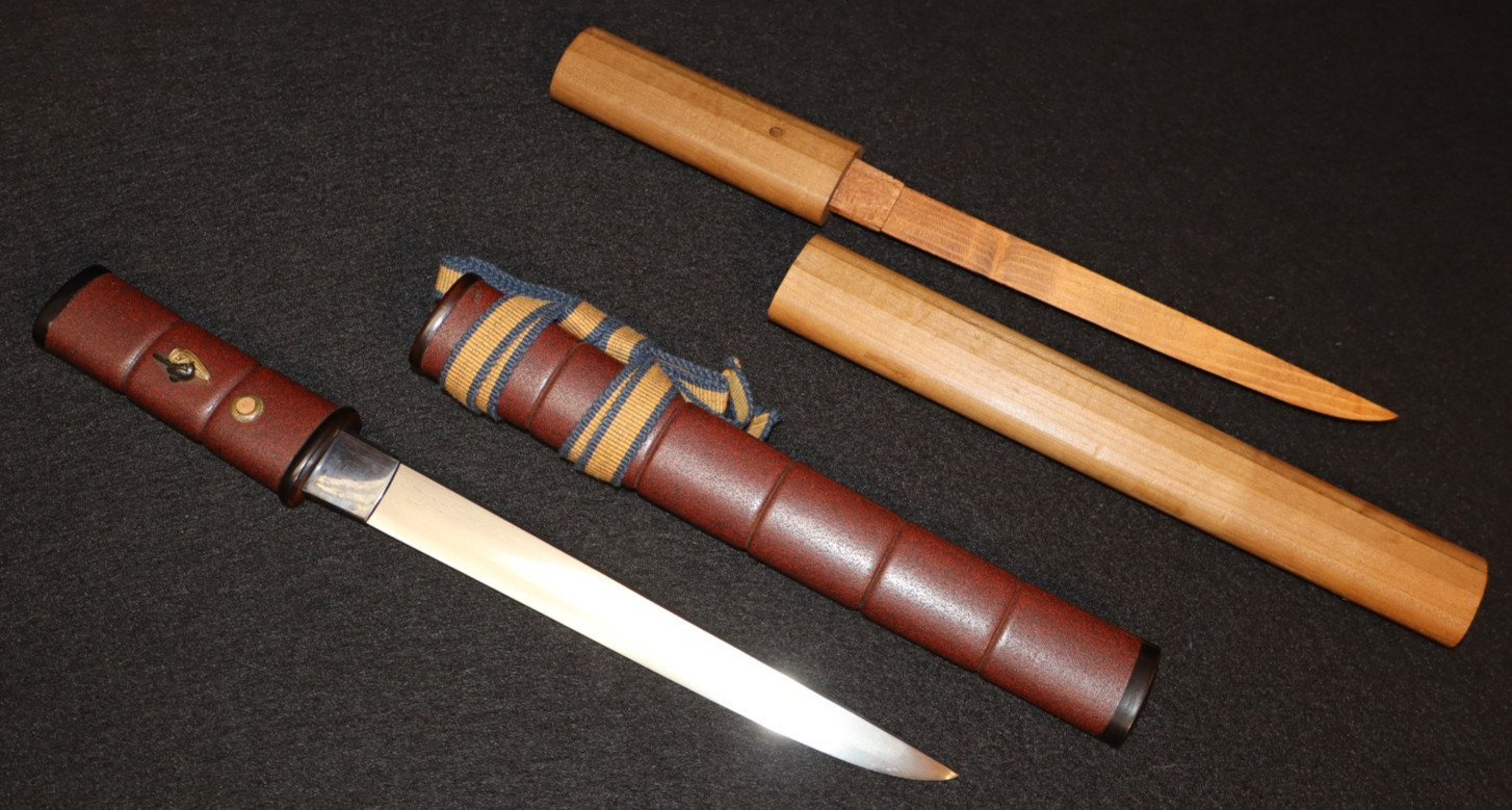 Yoroidoshi 鎧通し Tanto, Tadayoshi 忠吉 Signed, Inrokizami Saya 印籠刻鞘 Very Thick Blade