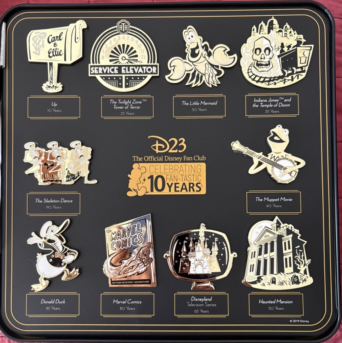 👑 2019 Disney D23 Fan Club Gold Member 10 Pin Set - Boxed Fan-Tastic 10 Years