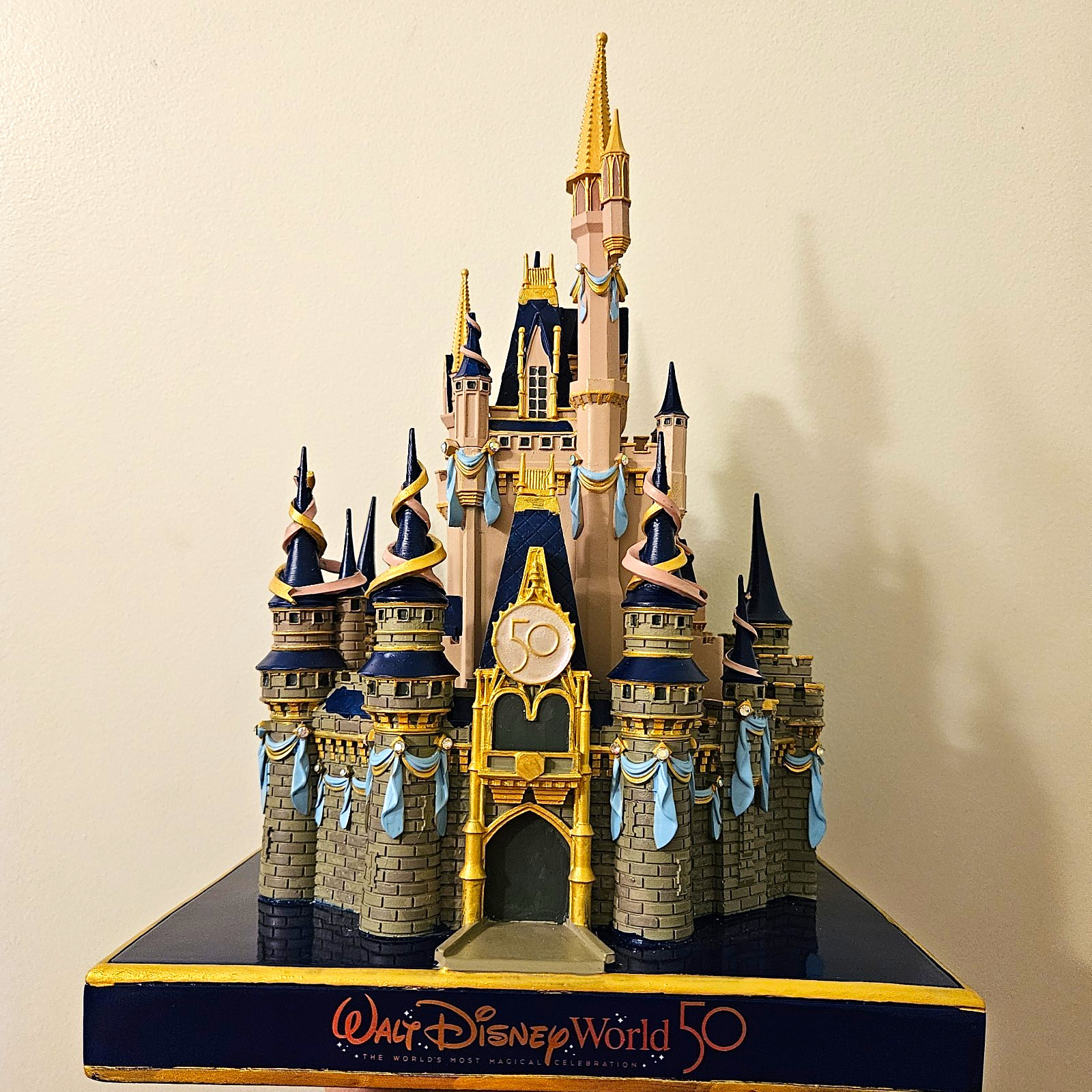 Walt Disney World Cinderella Castle 50th Anniversary rare 2021igurine/Sculpture
