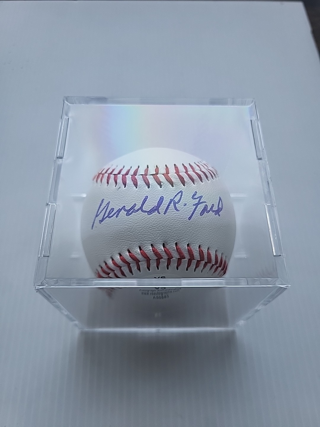 PRESIDENT GERALD FORD Hand-Signed Autographed Baseball W/COA & (Protective Case)