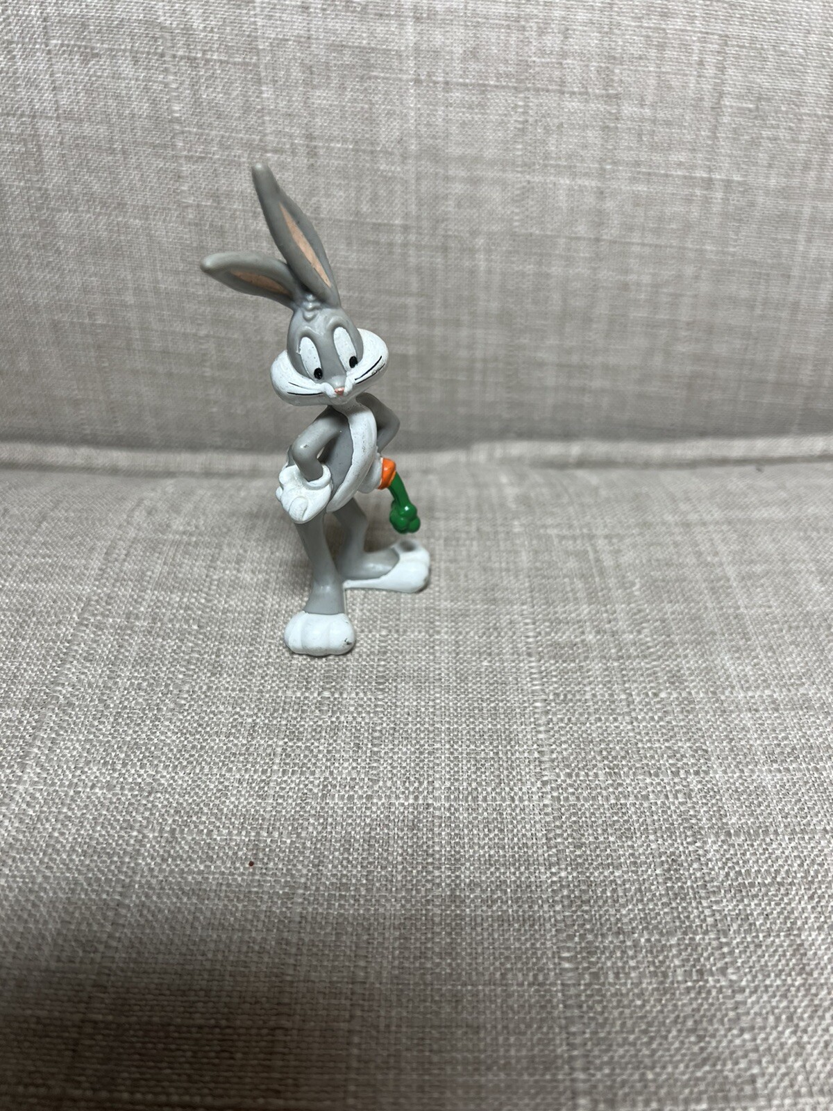bonita figura pvc goma bugs bunny looney tunes