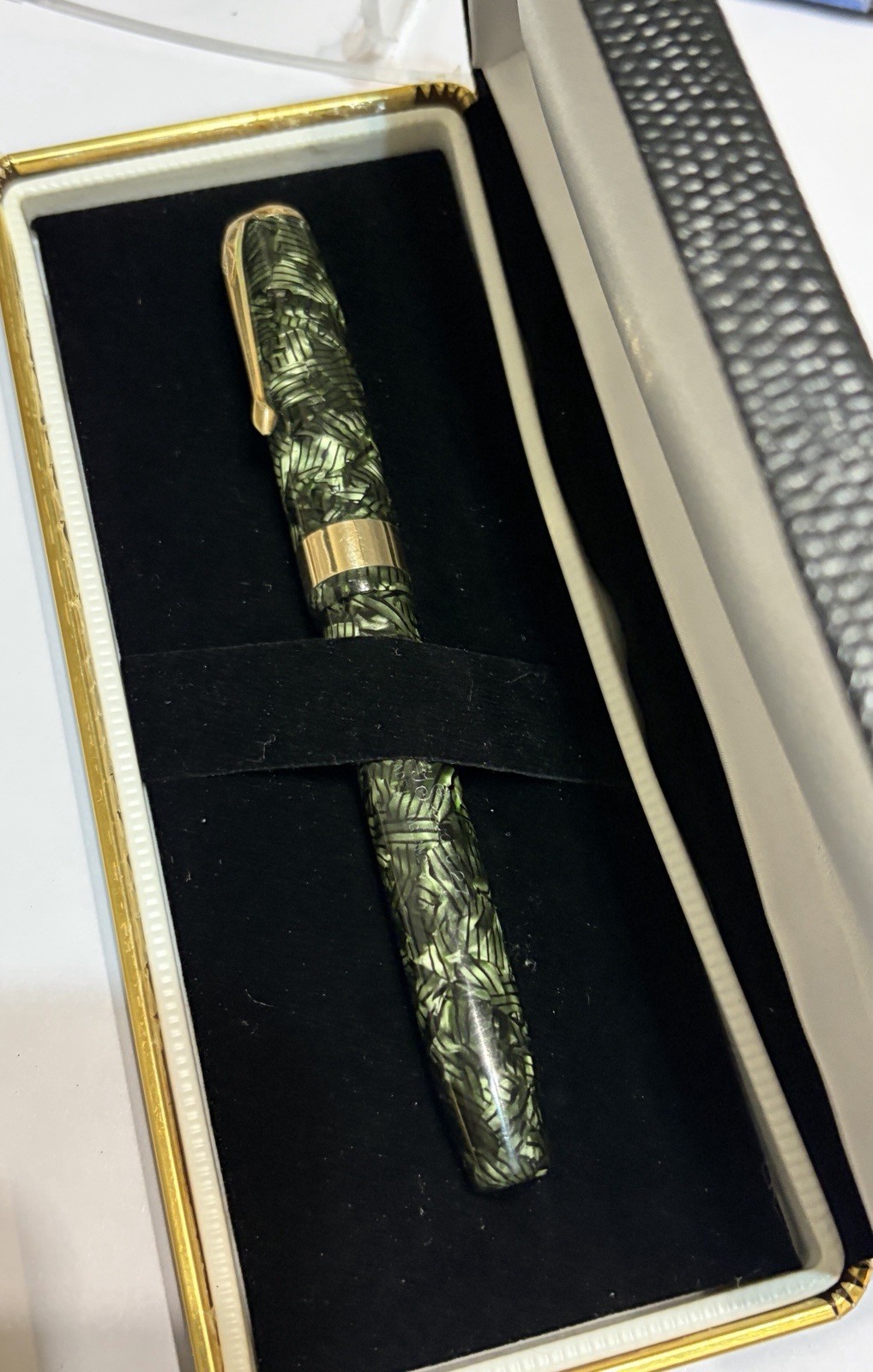 Conway Stewart 27 Fountain Pen Green Marbled Made in England 14K Nib Gold Trim