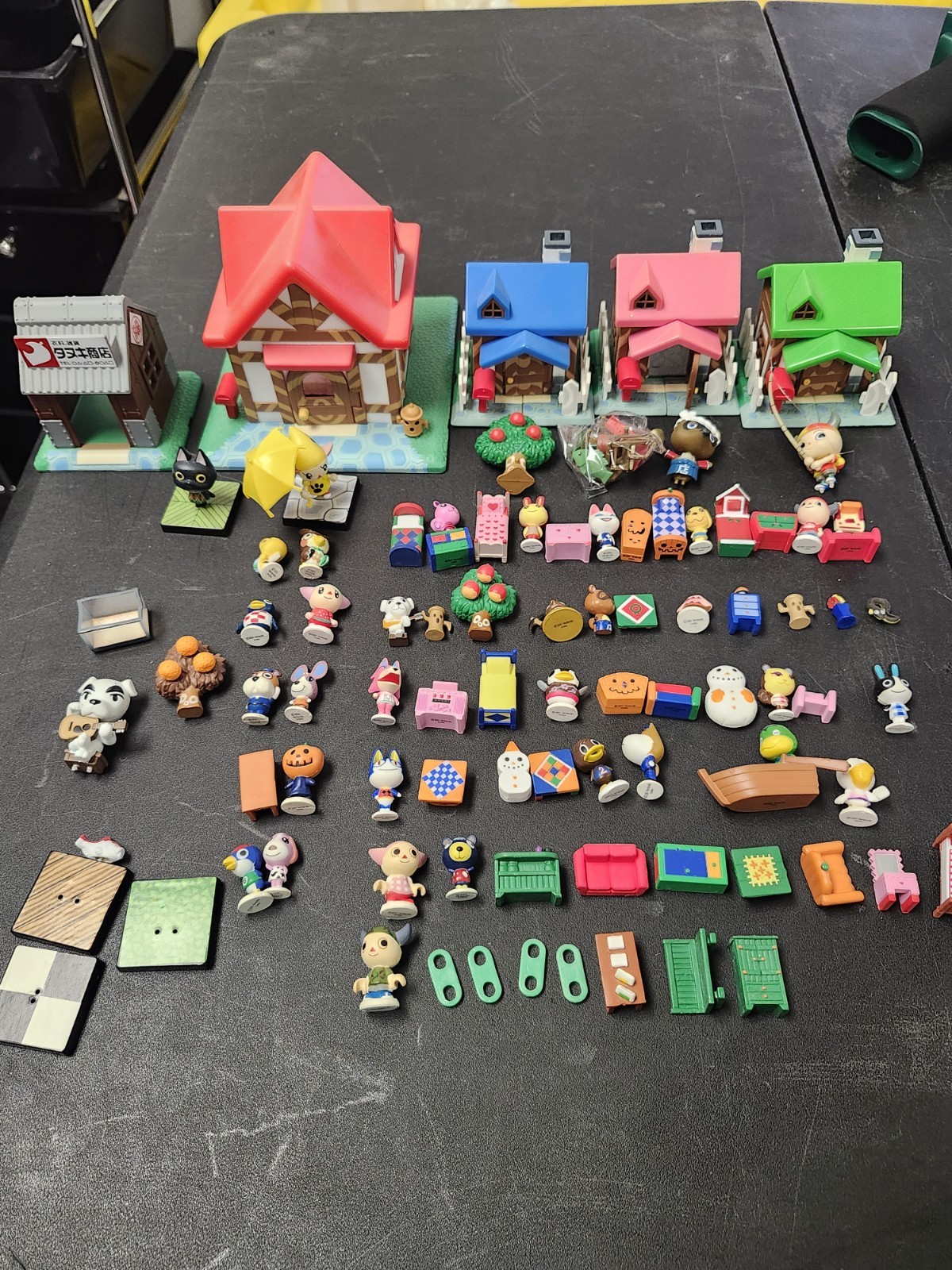 Nintendo Animal Crossing Let's Create A Forest Figure Collection Miniature House