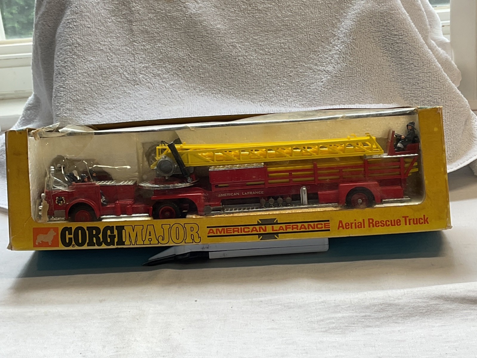 Corgi 1143 American Lafrance Aerial Rescue Truck  N/M W/Box Jewelled lights