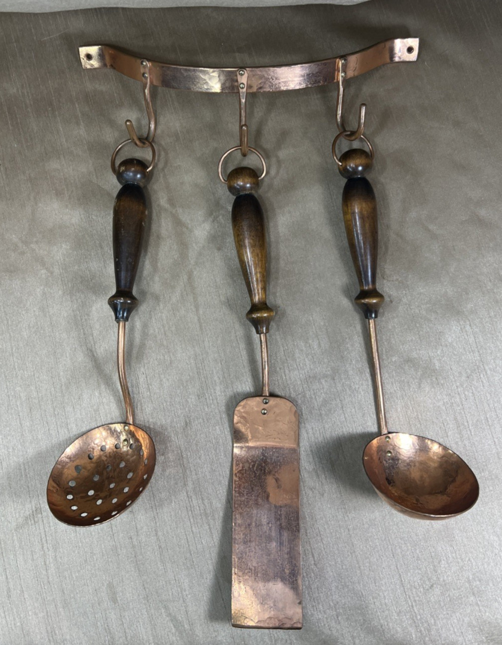 VTG Hammered Copper & Wood Handle 3 Piece Utensil Set w/ Hanging Hook Rack Mount