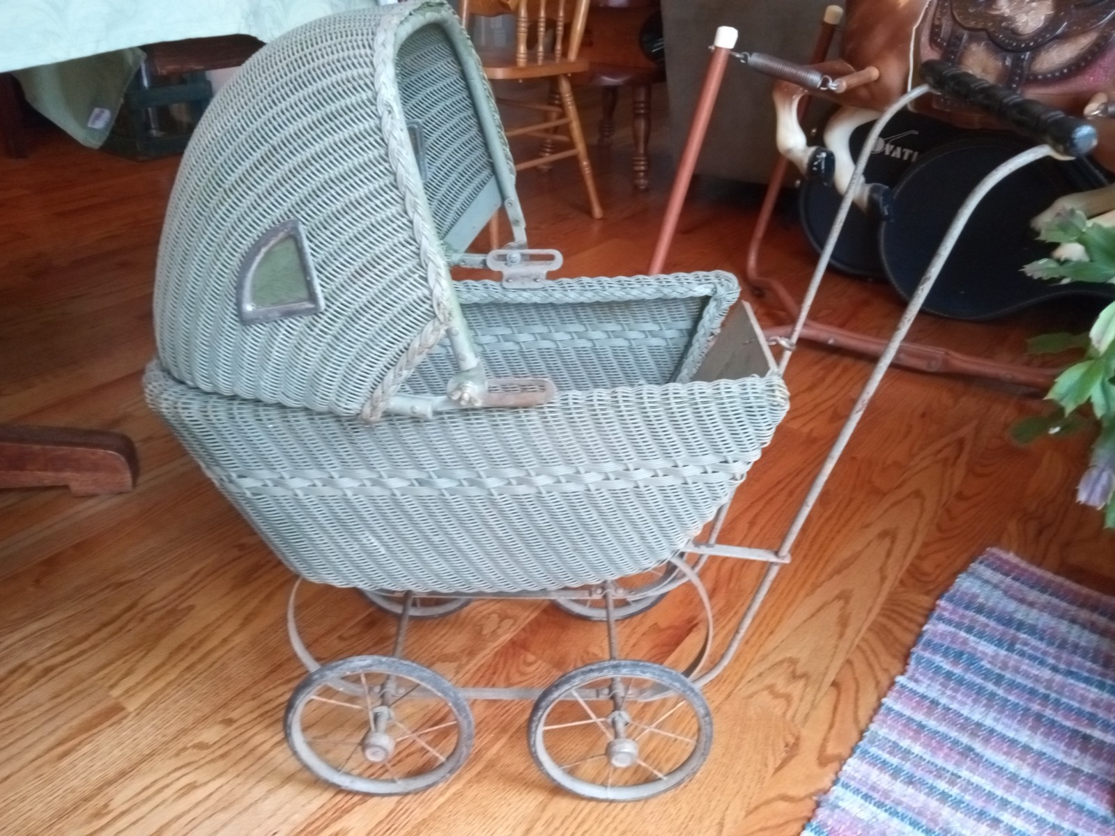 1900’s Antique Victorian Green Wicker Pram Baby Doll Buggy/Carriage Stroller 26