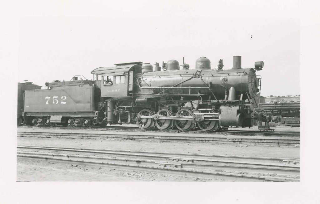 7E474 RPPC 1948/1950s AT&SF SANTA FE RAILROAD ENGINE #752 SAN BERNARDINO CA