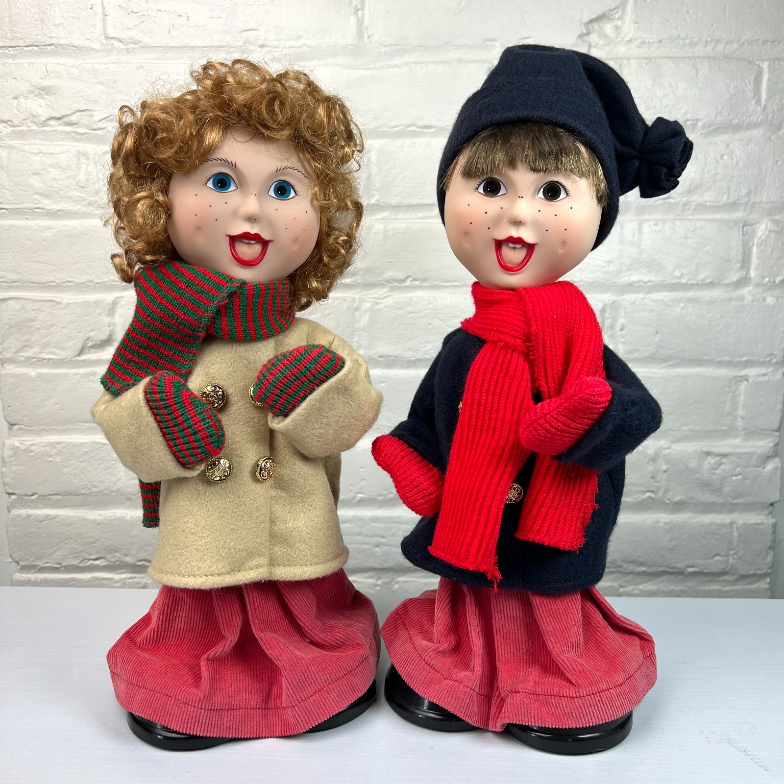 Vintage 1985 Caroling Kids Sandra Lee Christmas Dolls Pair Non Working 13