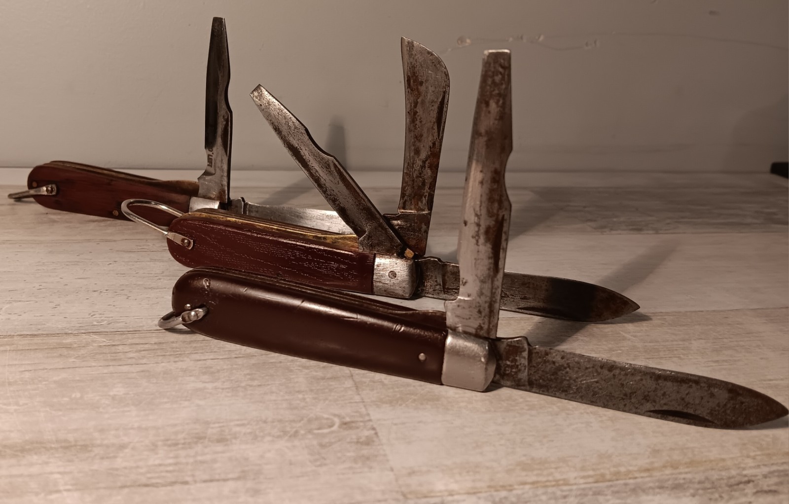 3 Vintage & American Pocket Knives ( Imperial, Kutmaster, J MKlein & Sons