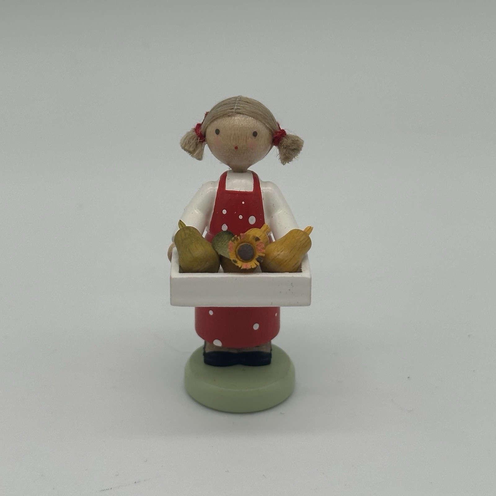 Werkstaetten Flade Miniature 5148 Girl With Pears Figurine Erzgebirge