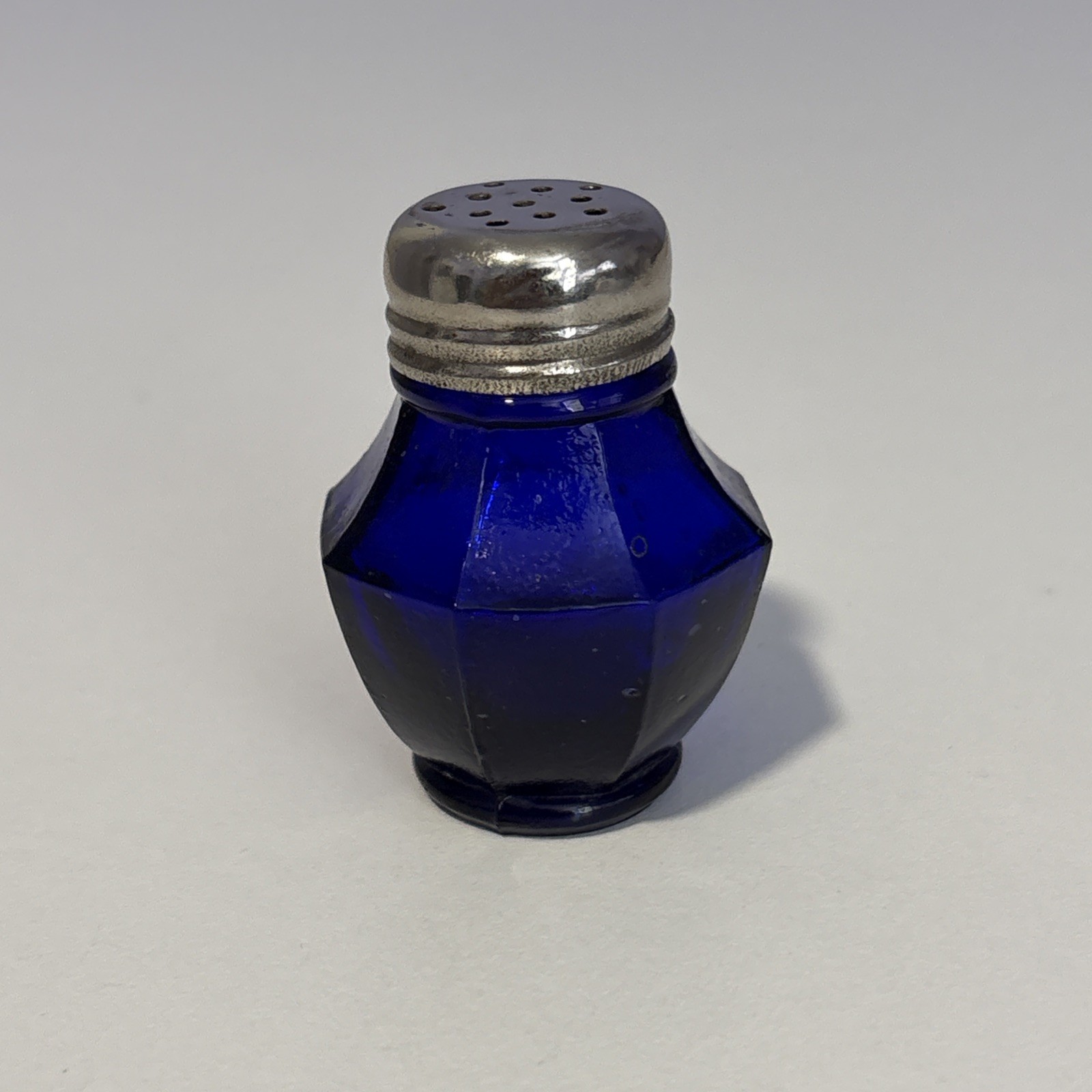 Vintage Small Cobalt Blue Glass Faceted Salt / Pepper Shaker Silver Tone Lid 2\