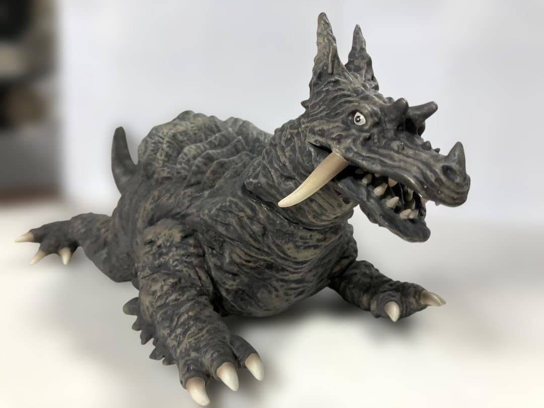 X-PLUS Ultra Q Pagos Soft Vinyl figure rare 45cm, foot dirt, vintage 2010s