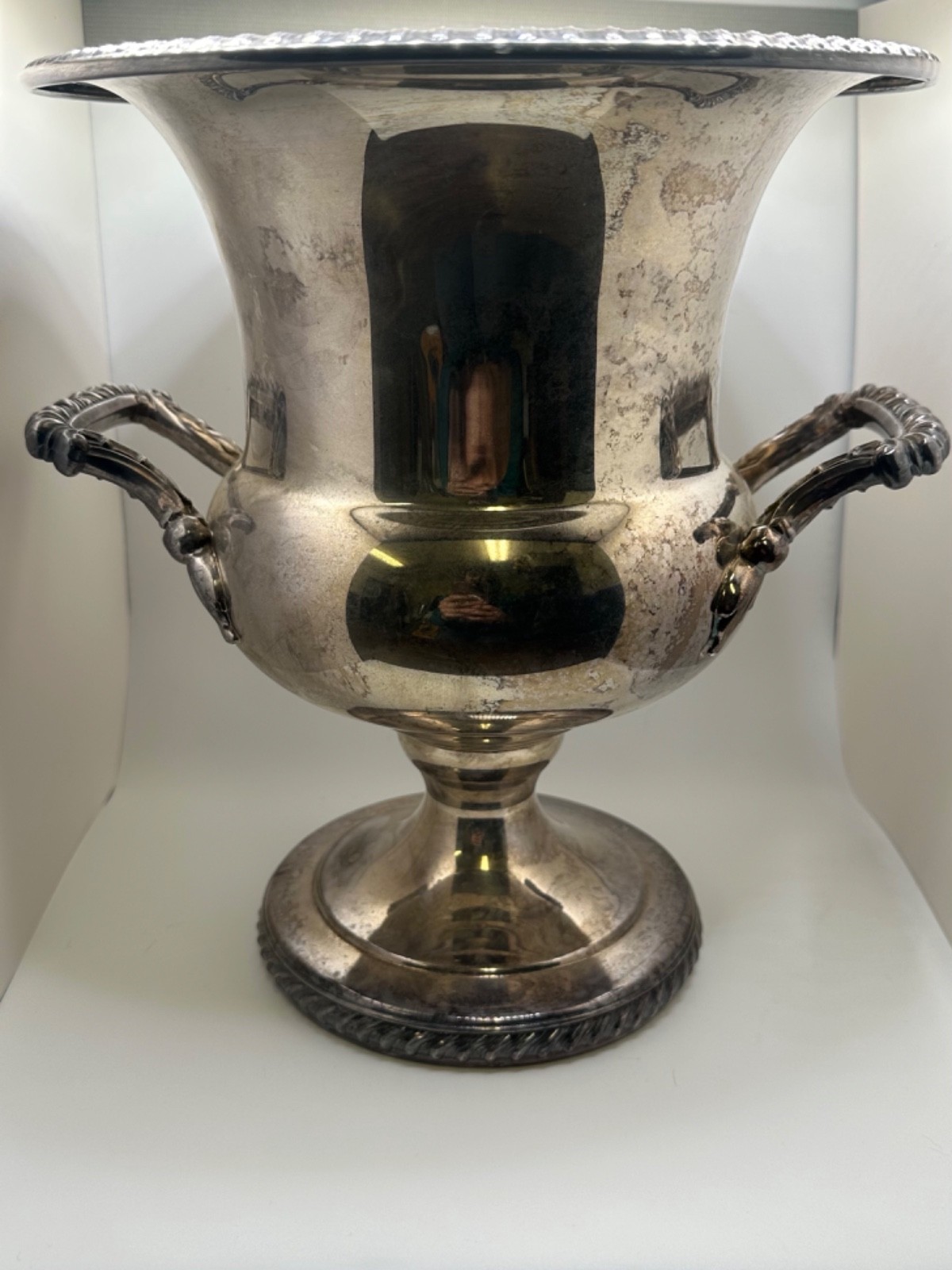 VTG Silver Plate WM Rogers Pedestal ICE BUCKET Champagne Wine 851 with liner