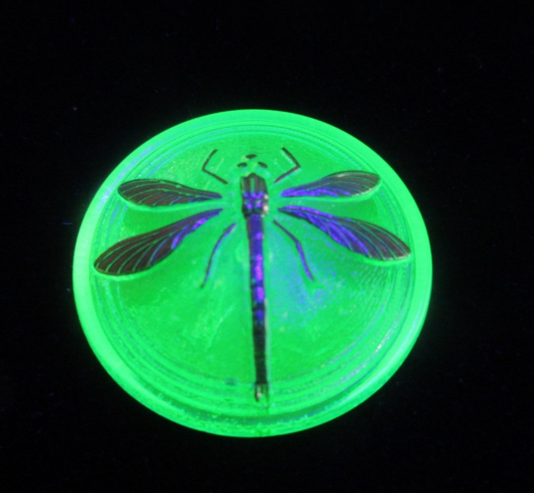 Collectable Beautiful Czech Vintage Glass Vaseline Uranium Cabochon   NO Shank