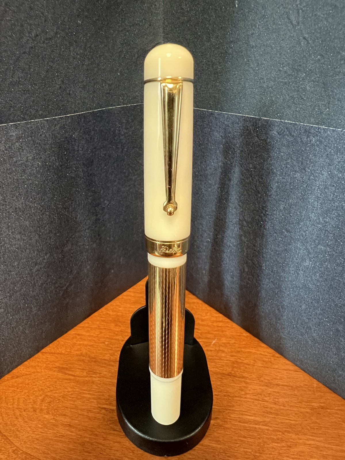 Delta Nautilus Fountain Pen - Ivory White w/ Gold Vermeil 18K Gold M Nib