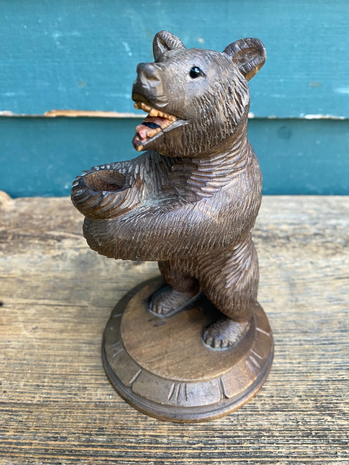 ANTIQUE 7 INCH BLACK FOREST CARVED WOOD STANDING BEAR PIPE HOLDER GLASS EYES