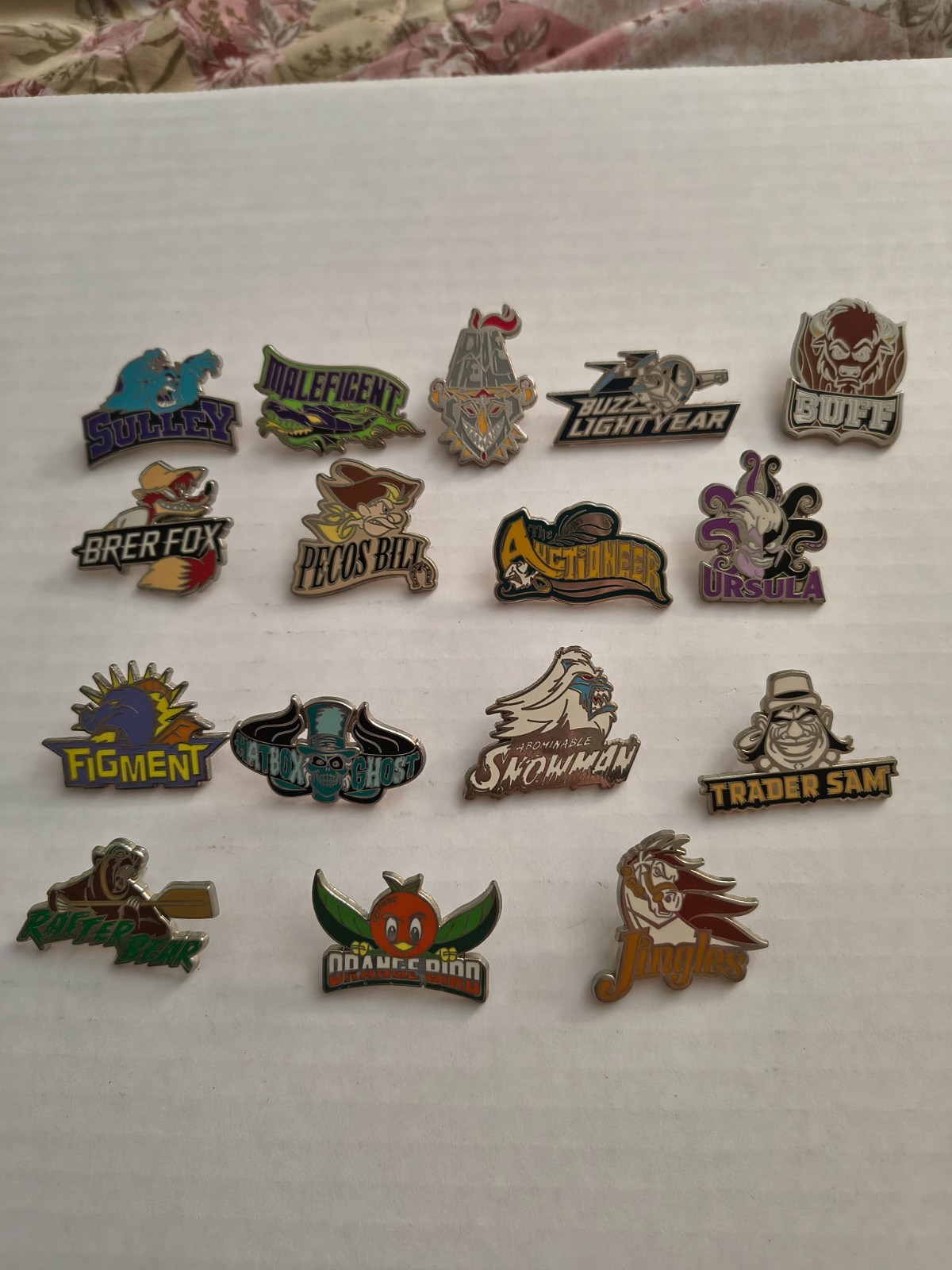 2018 Disney DLR Fantasyland and Mascots Mystery Series 16 Pin Lot