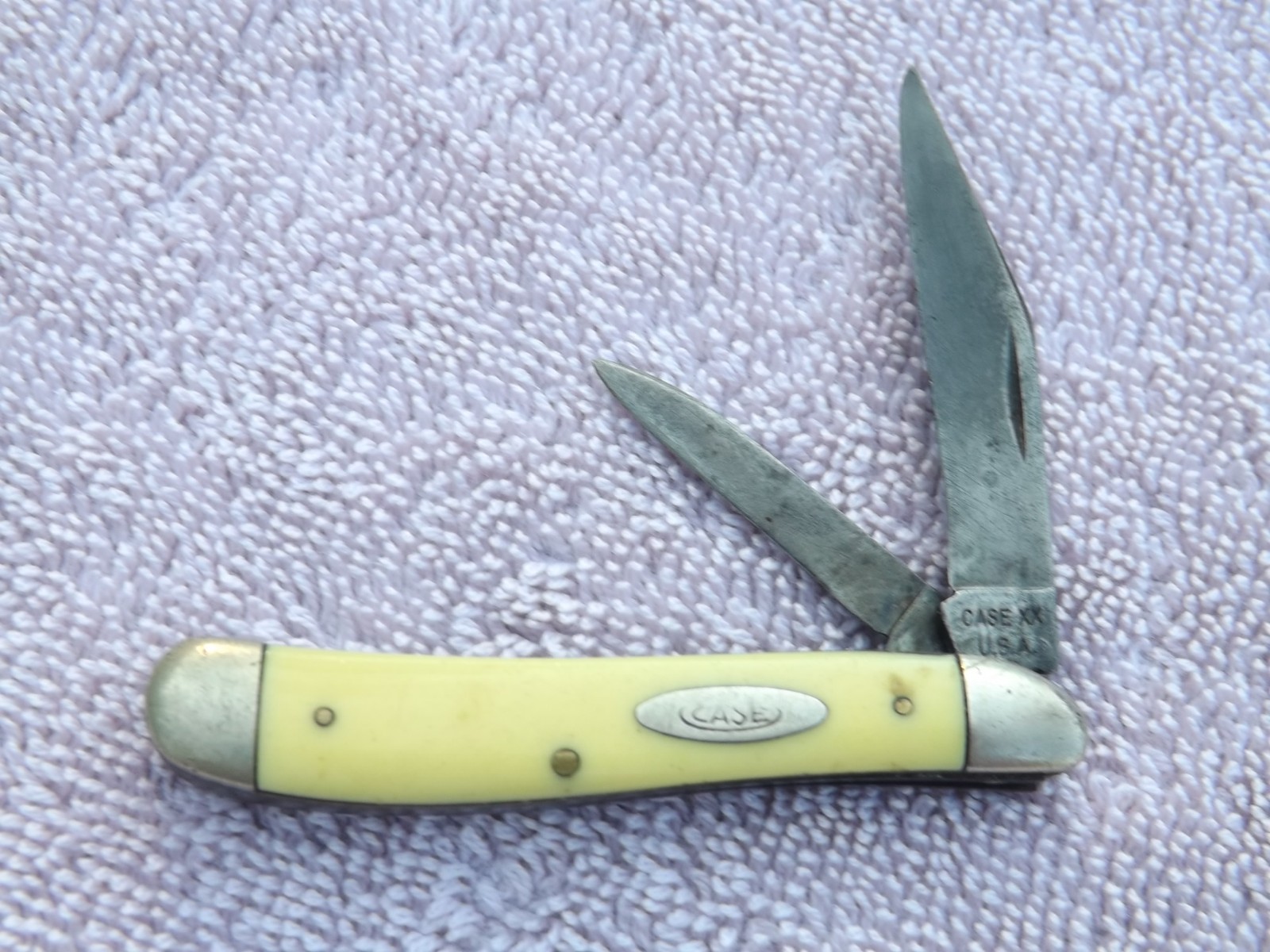 CASE XX KNIFE STRAIGHT USA ERA NO DOT 3220 PEANUT VINTAGE YELLOW  NO CRACKS 1965