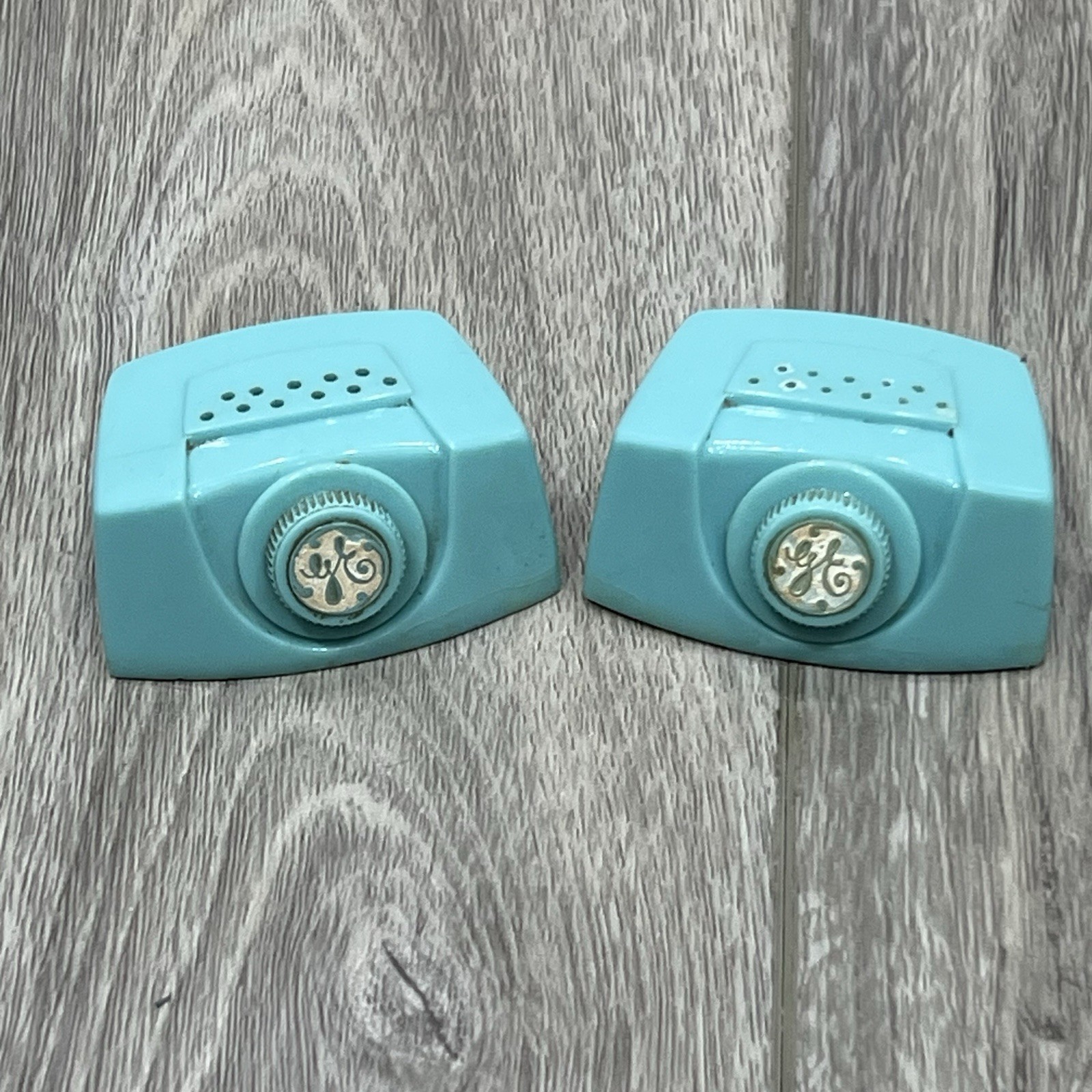 Vintage GE General Electric Advertising Salt Pepper Shakers Collectible MCM