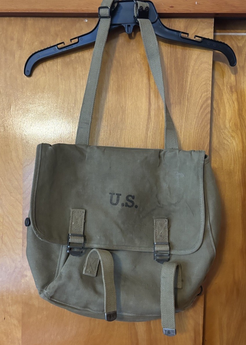 Original WWII M1936 Musette Bag - Des Moines  Glove & MFD. 1942 - VG 
