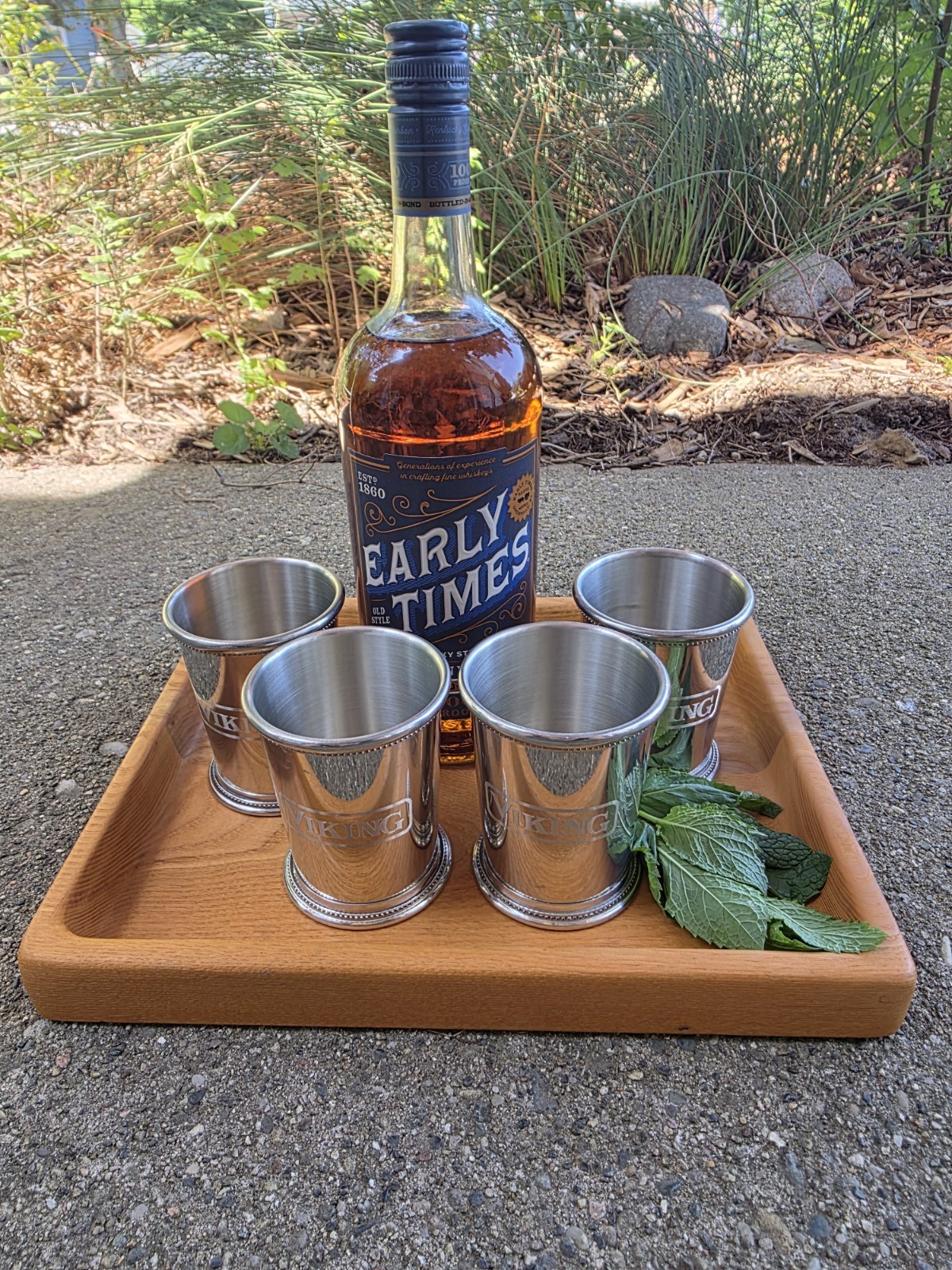 Vtg Salisbury Pewter Mississippi Julep Cup Set of 4 Wood Tray Viking Range Corp