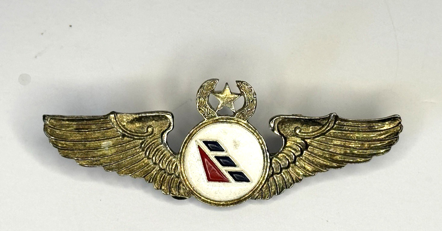 VTG. 1960's CUBANA DE AVIACION GOLD-TONE & ENAMEL SENIOR CREW WINGS BADGE (3