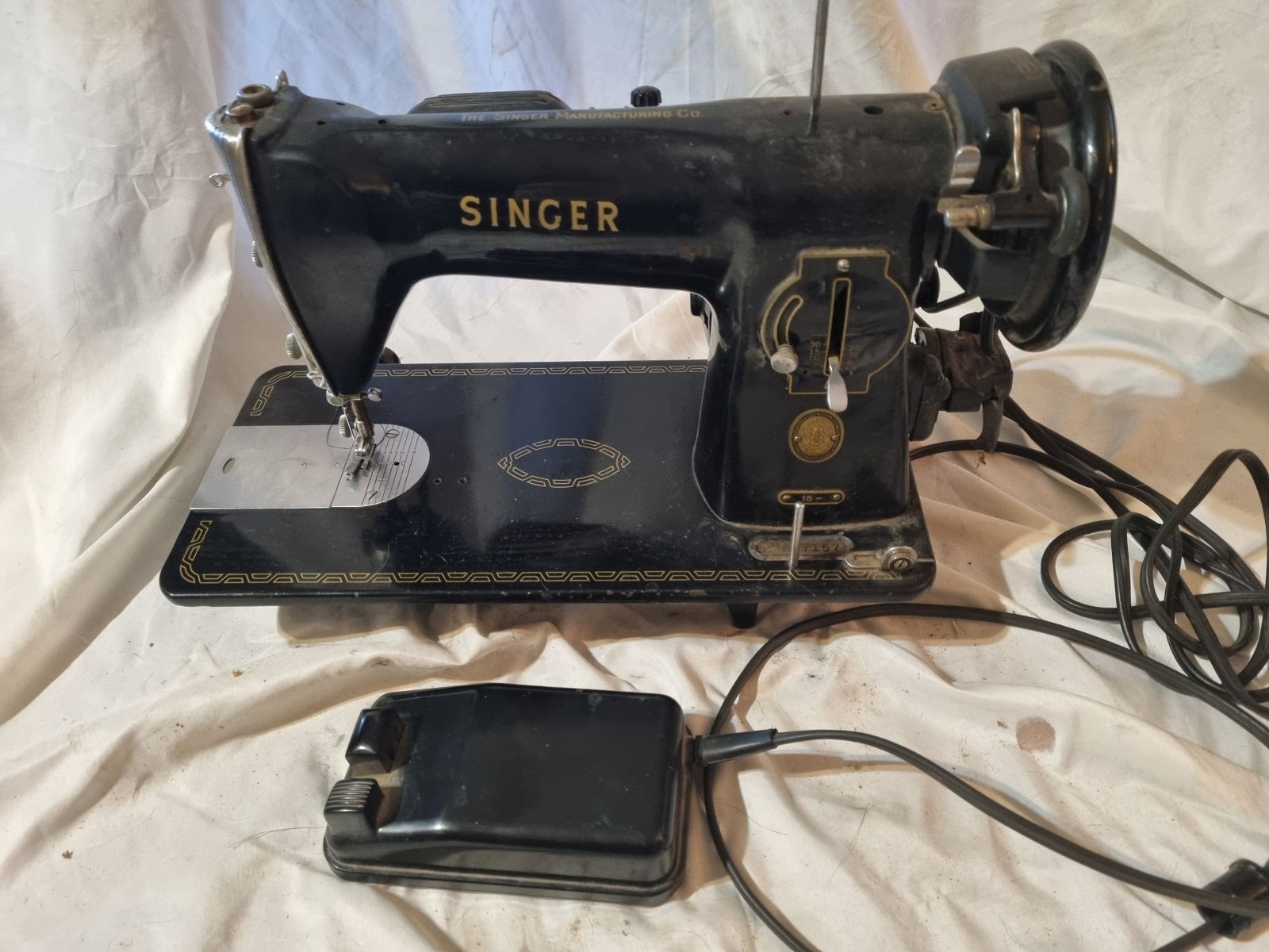 Antique Singer Sewing Machine With Motor Foot Pedal 1950s AM617157