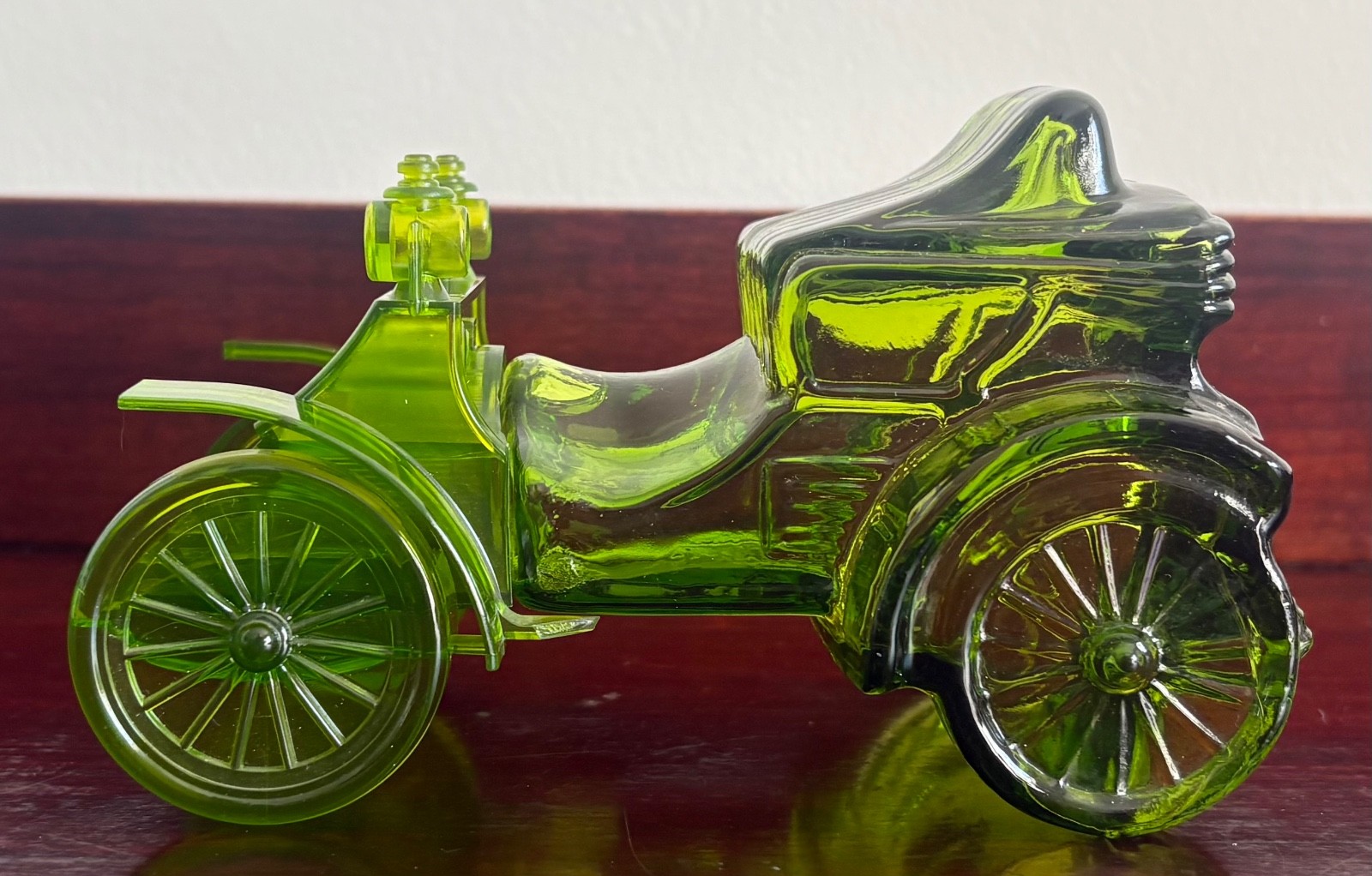 Vintage Avon Haynes-Apperson 1902 Green Glass Car Decanter FULL Blend 7 4.5oz