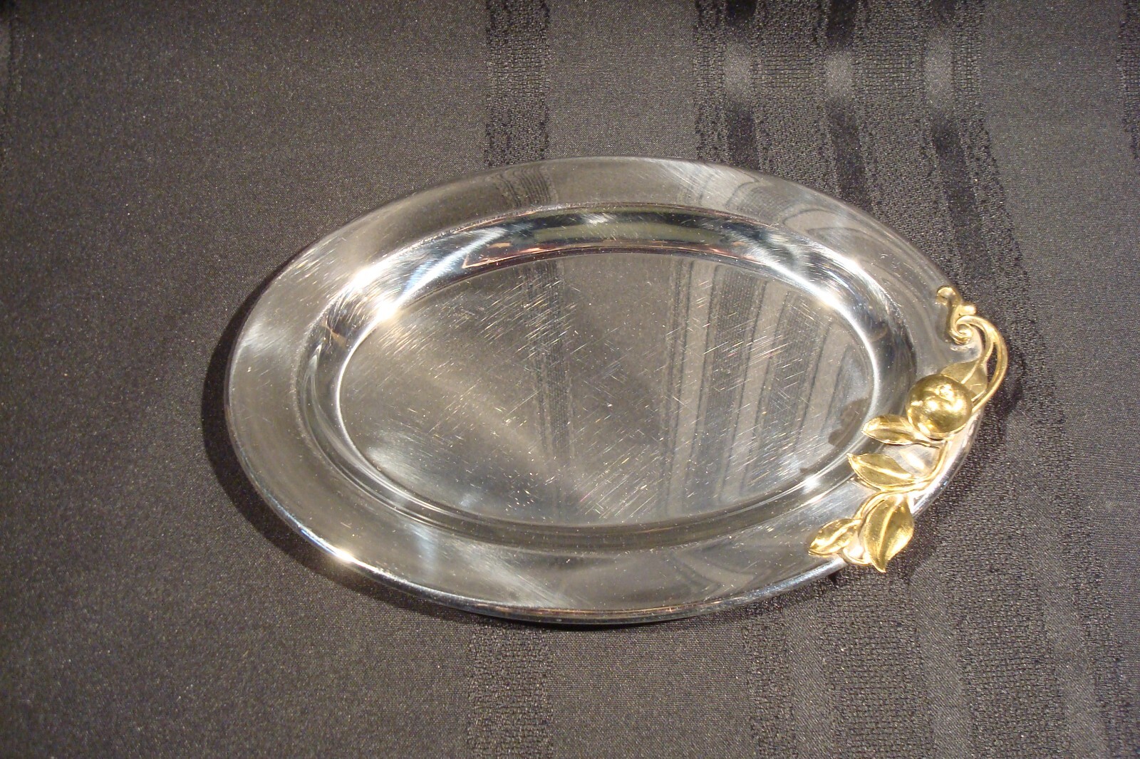 Oneida Silver Stainless Steel Silver and Gold Oval Tray 9.5